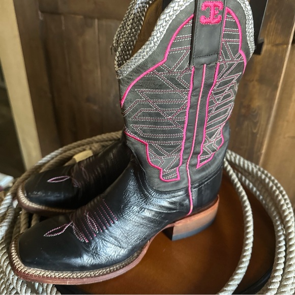 Cinch Edge Black and Pink Heeled Boots - Picture 1 of 10